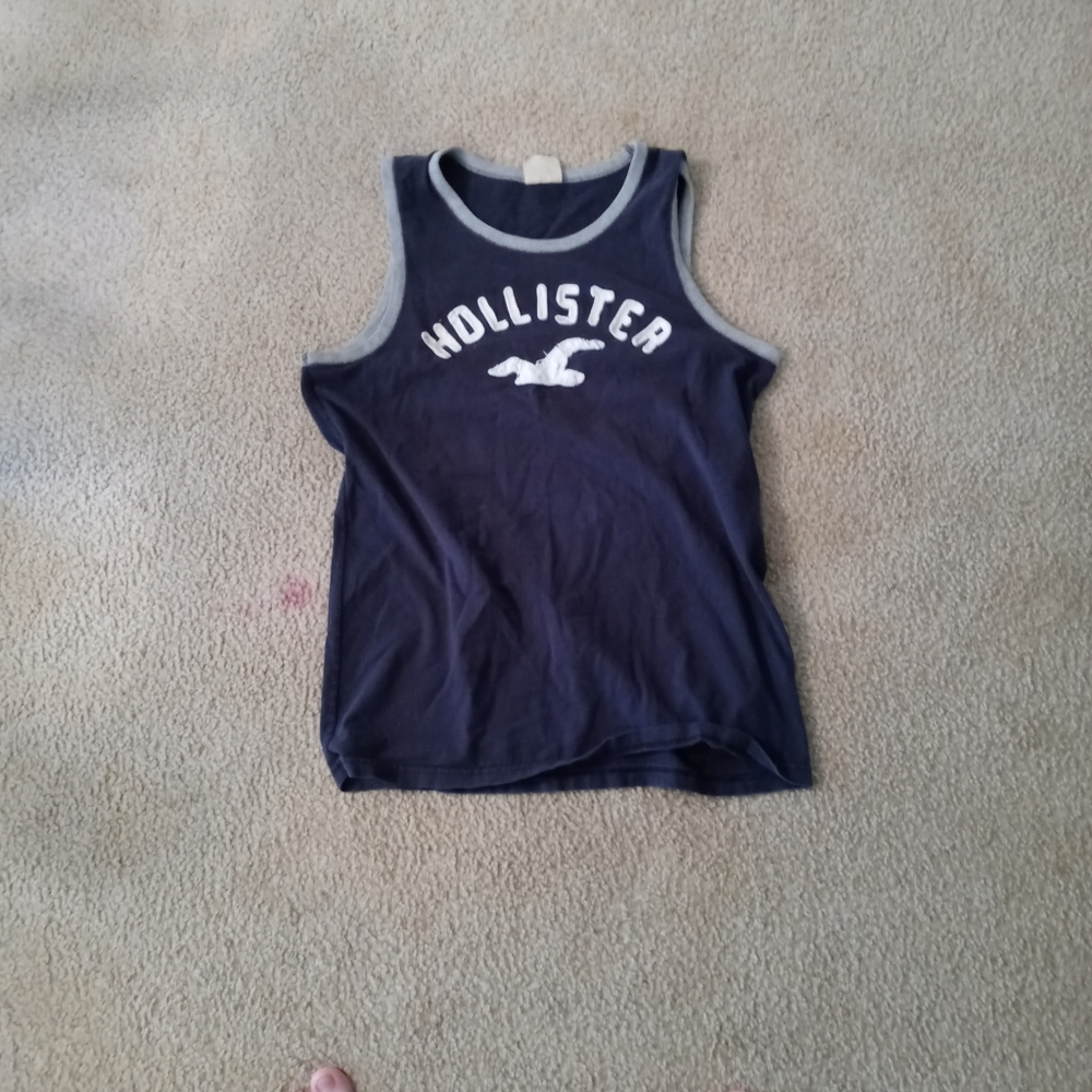 Hollister sleeveless tee